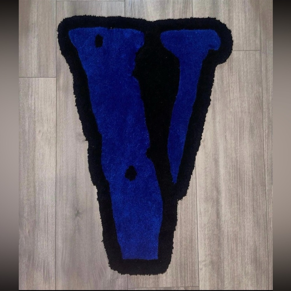 Vlone Tufted rug